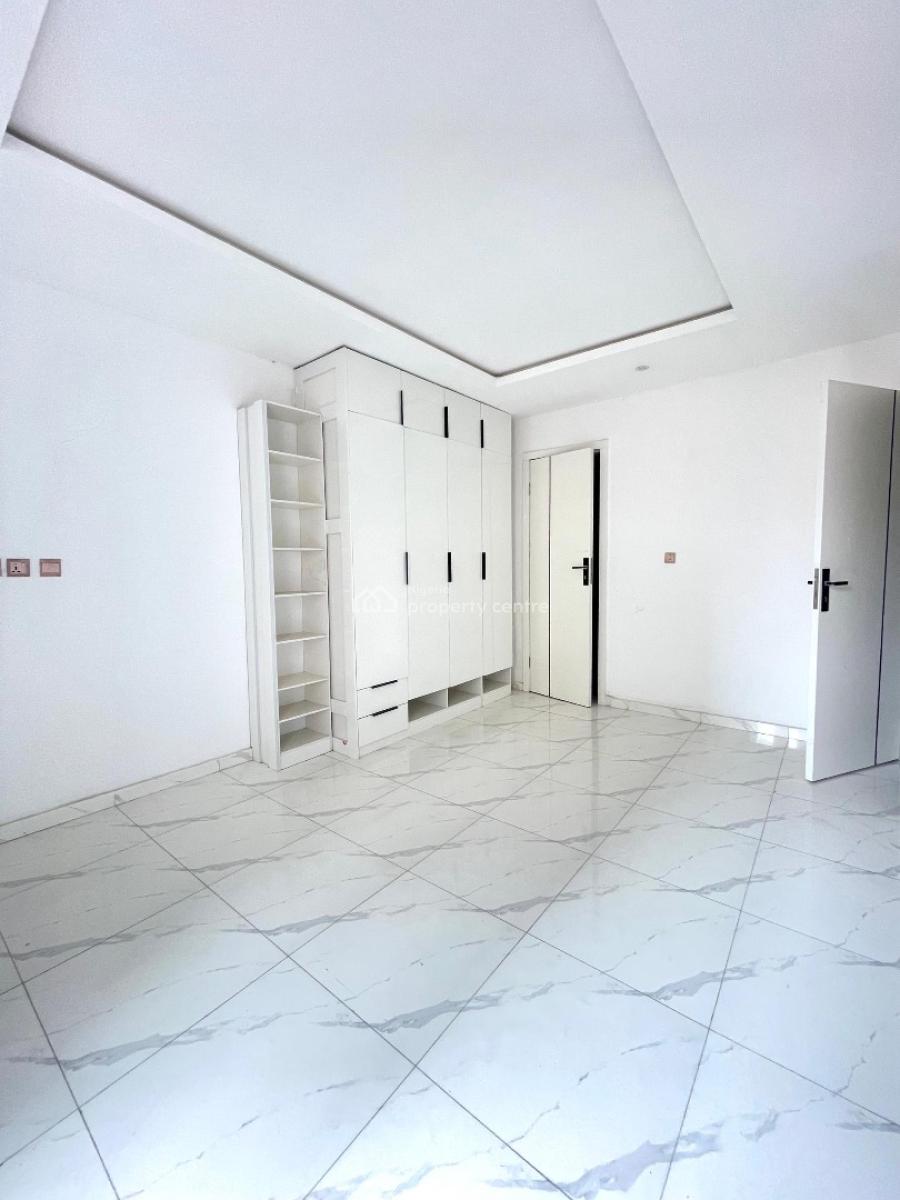 2 Bedroom Apartment in Ikate Suitable for Investment, Ikate, Ikate, Lekki, Lagos, Block of Flats for Sale