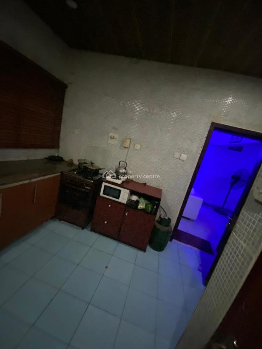 Single Room in a Shared Apartment, Chinese Estate.mobil Road, Ilaje, Ajah, Lagos, Flat / Apartment for Rent