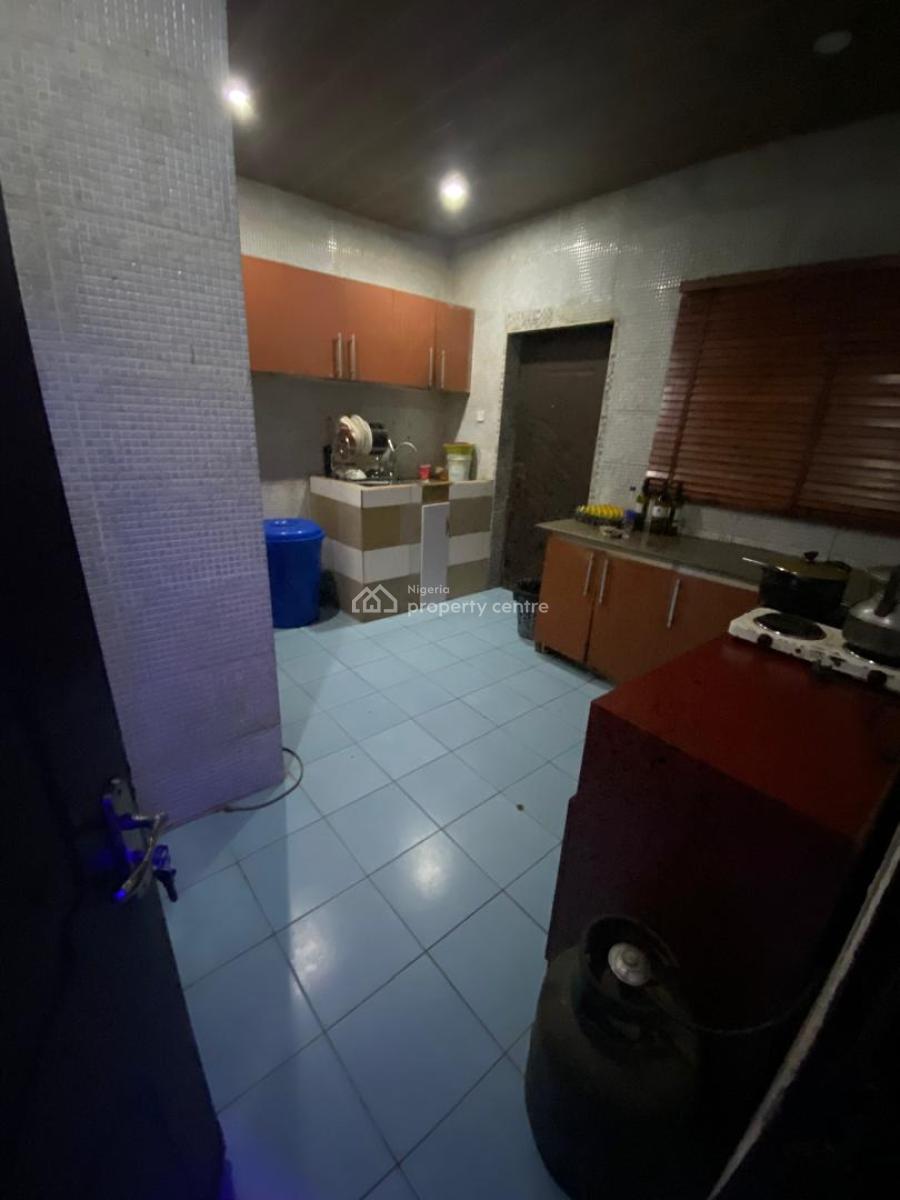 Single Room in a Shared Apartment, Chinese Estate.mobil Road, Ilaje, Ajah, Lagos, Flat / Apartment for Rent