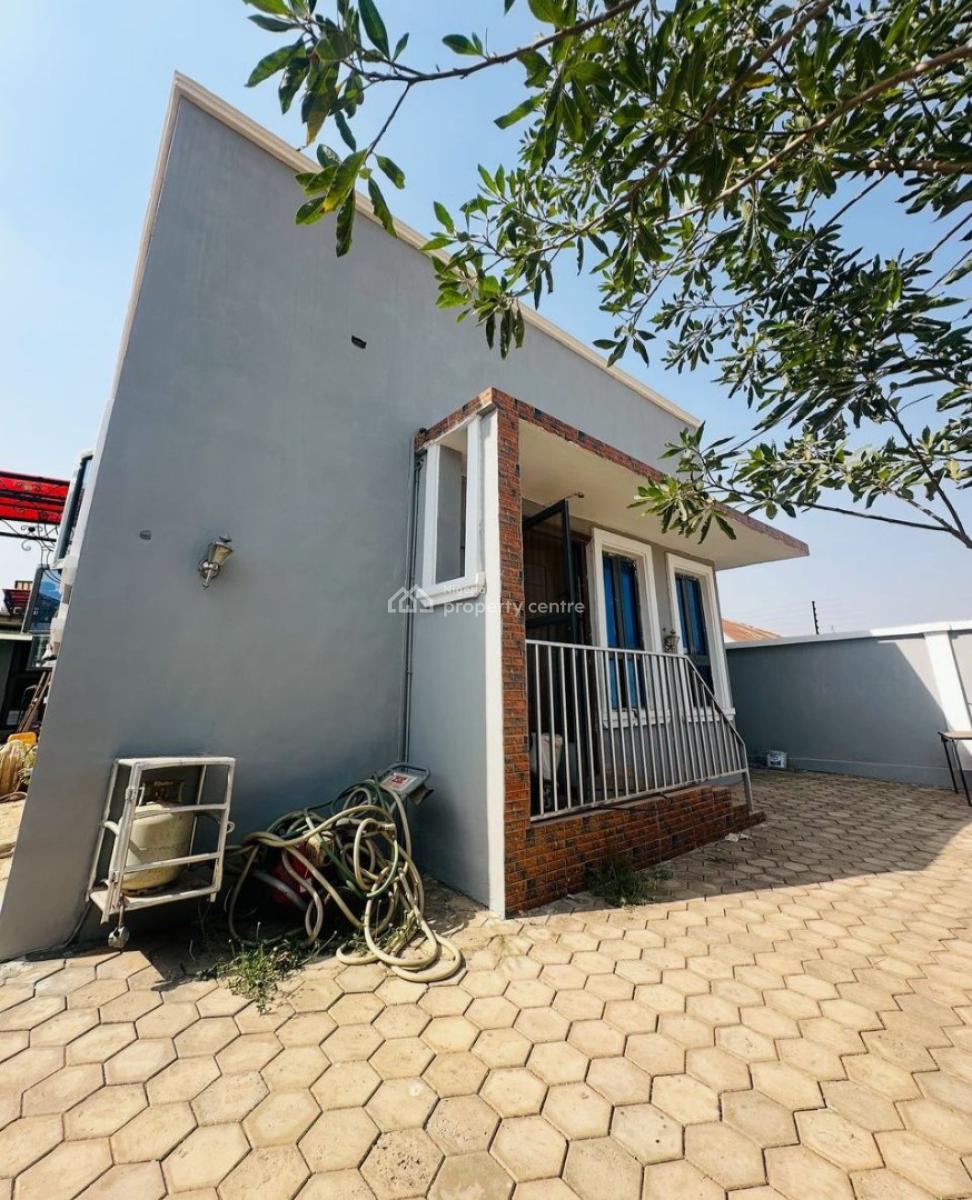 3 Bedroom Bungalow with Two Living Rooms and Two Kitchen, Tomiwa Awe Avenue, Alegongo Akobo, Ibadan, Oyo, Detached Bungalow for Sale