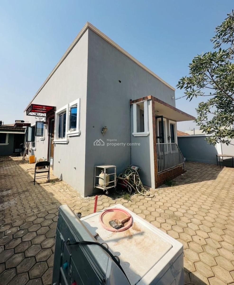 3 Bedroom Bungalow with Two Living Rooms and Two Kitchen, Tomiwa Awe Avenue, Alegongo Akobo, Ibadan, Oyo, Detached Bungalow for Sale