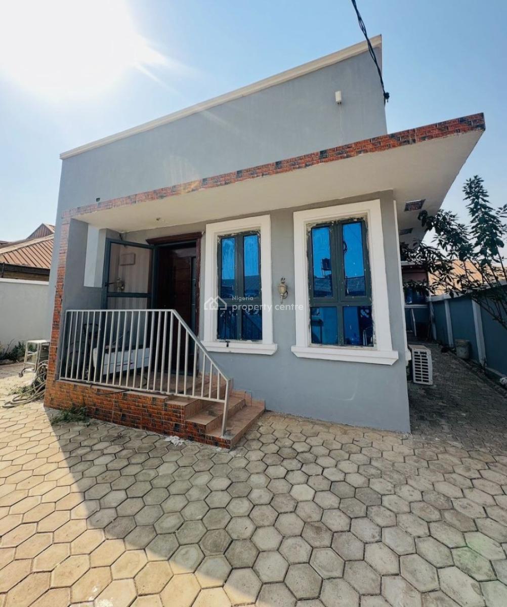 3 Bedroom Bungalow with Two Living Rooms and Two Kitchen, Tomiwa Awe Avenue, Alegongo Akobo, Ibadan, Oyo, Detached Bungalow for Sale
