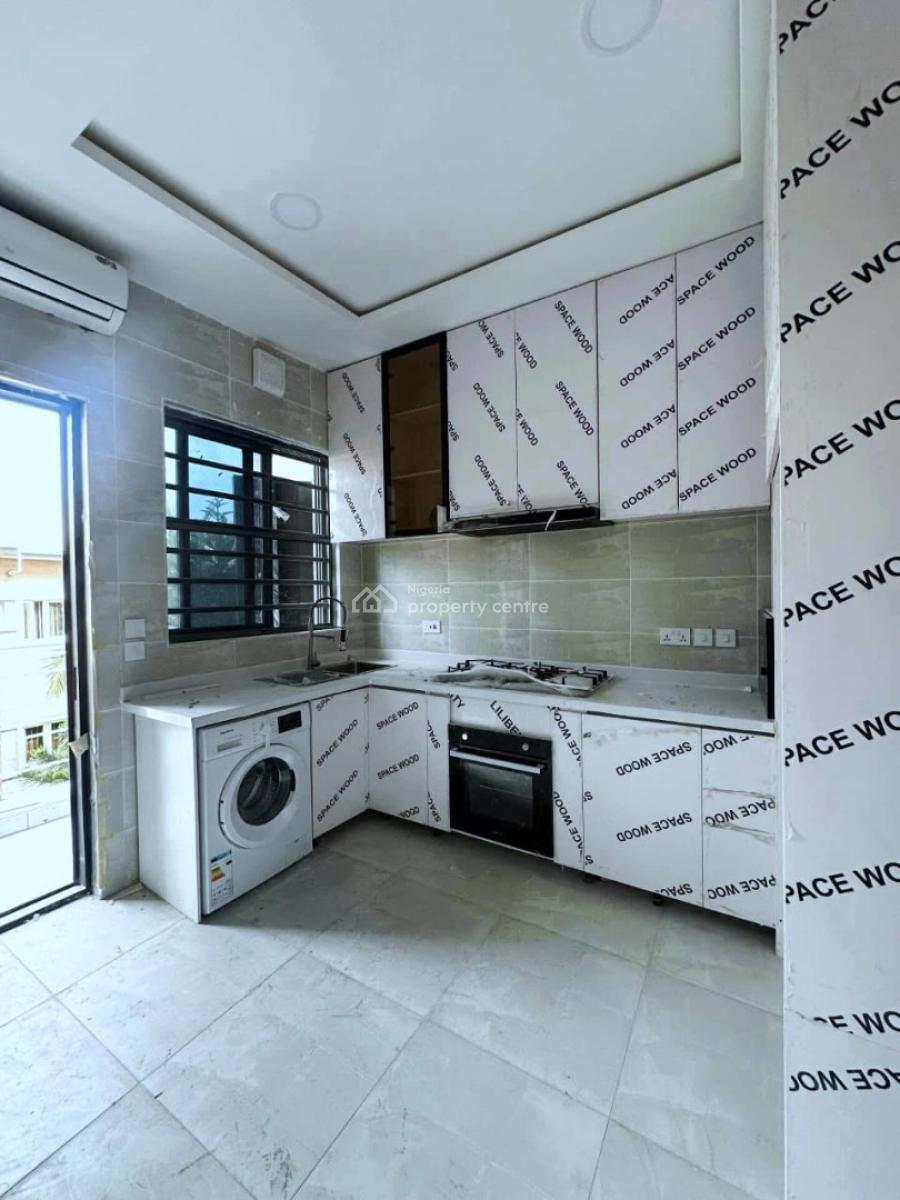 Spacious 3-bedroom Apartment with Bq, Lekki Phase 1, Lekki, Lagos, Flat / Apartment for Rent