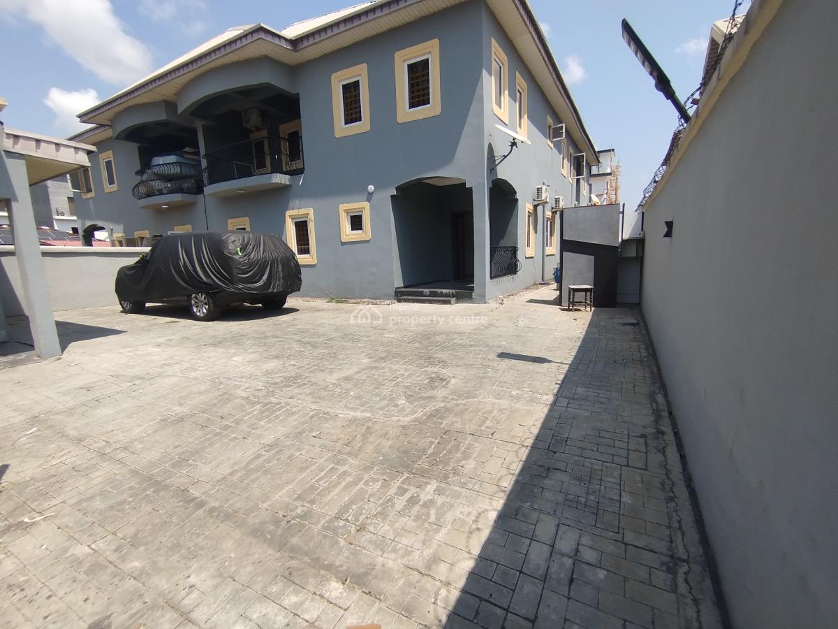 Well Renovated 5 Bedroom Semi Detached House with Bq, Off Admiralty Way, Lekki Phase 1, Lekki, Lagos, Semi-detached Duplex for Rent