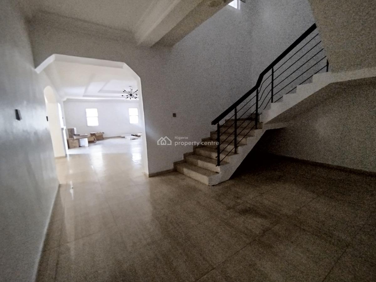 Well Renovated 5 Bedroom Semi Detached House with Bq, Off Admiralty Way, Lekki Phase 1, Lekki, Lagos, Semi-detached Duplex for Rent