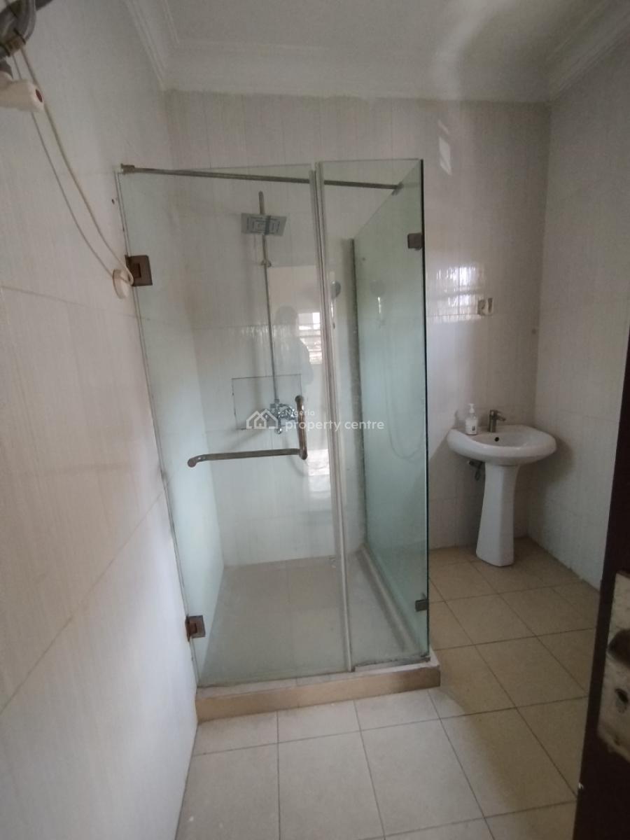 Well Renovated 5 Bedroom Semi Detached House with Bq, Off Admiralty Way, Lekki Phase 1, Lekki, Lagos, Semi-detached Duplex for Rent