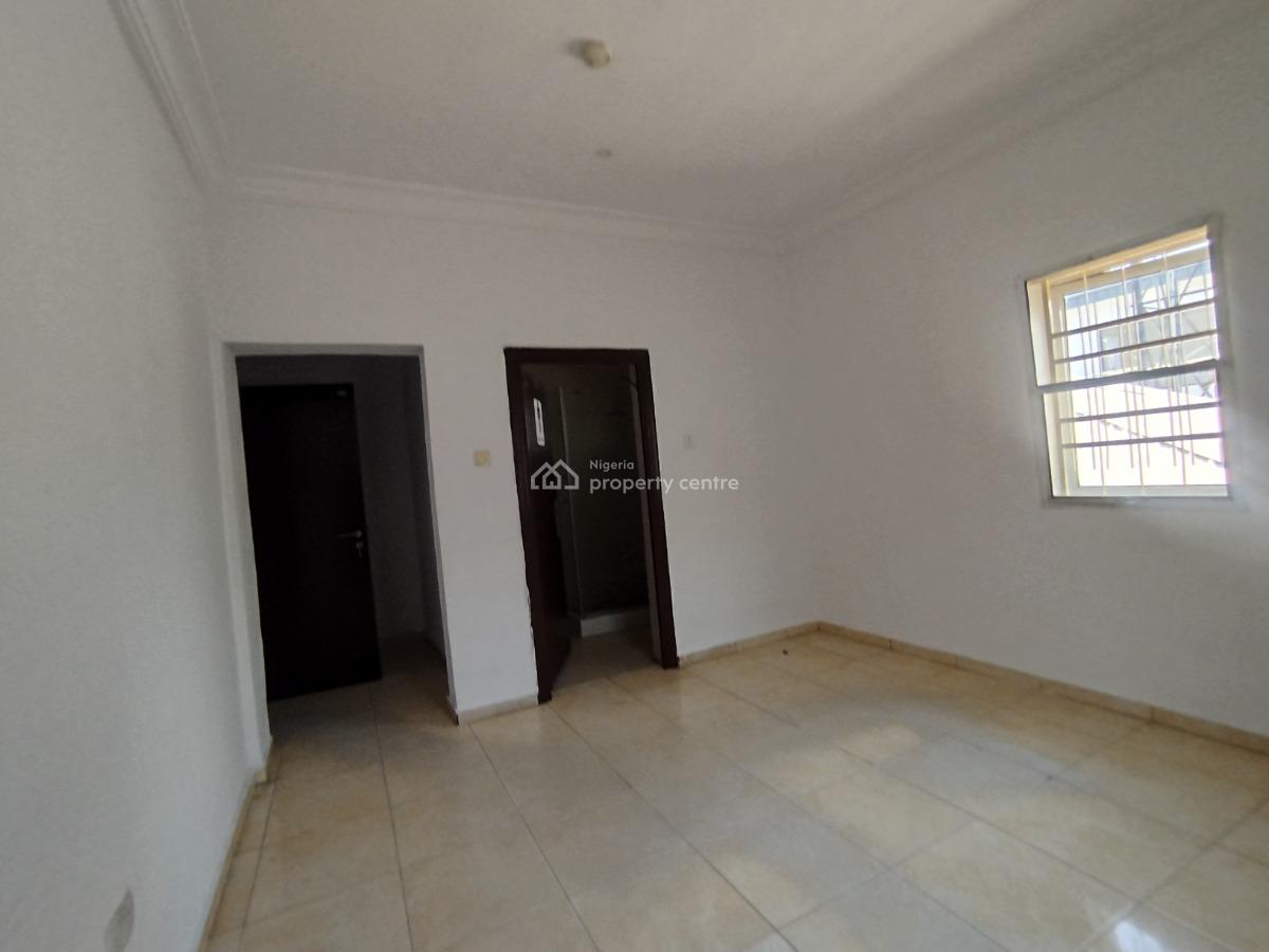 Well Renovated 5 Bedroom Semi Detached House with Bq, Off Admiralty Way, Lekki Phase 1, Lekki, Lagos, Semi-detached Duplex for Rent