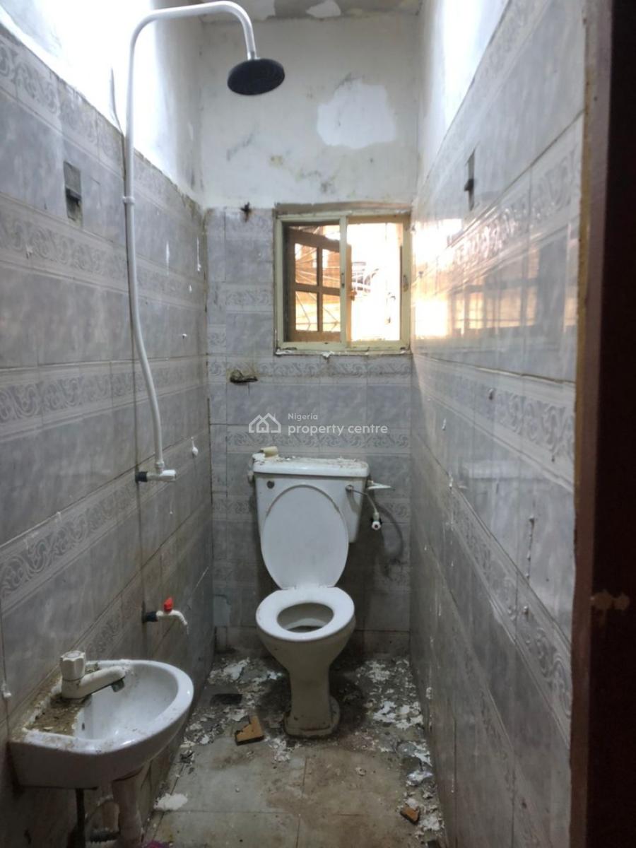 3 Bedrooom Flat, Morocco, Shomolu, Lagos, Flat / Apartment for Rent