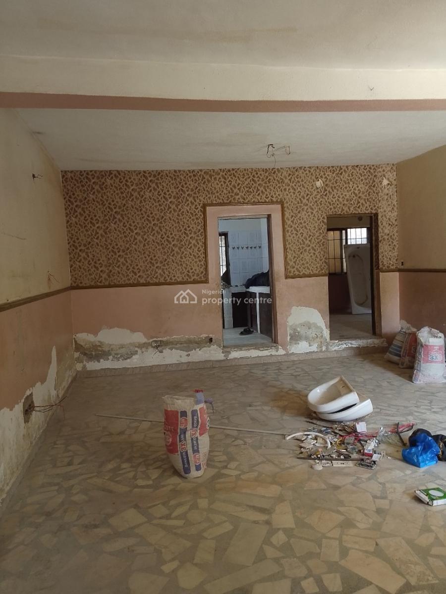 a Strategic Massive Apartment, Close Wuse District Hospital, Zone 3, Wuse, Abuja, Flat / Apartment for Rent