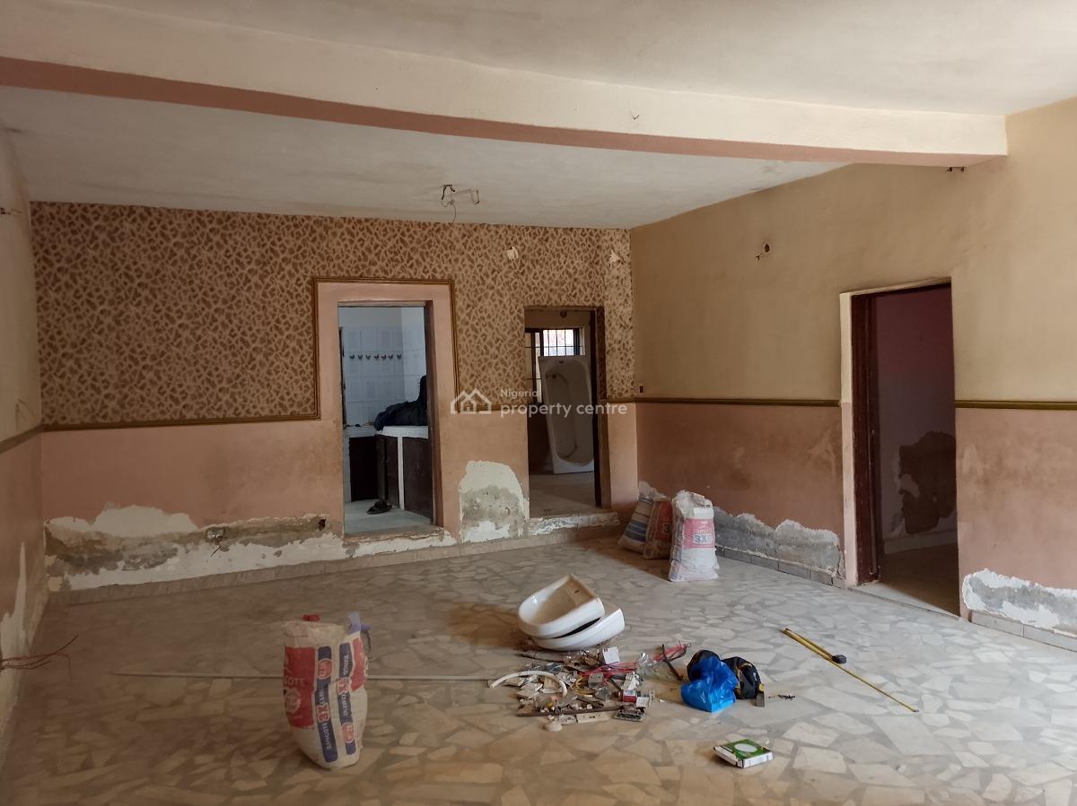 a Strategic Massive Apartment, Close Wuse District Hospital, Zone 3, Wuse, Abuja, Flat / Apartment for Rent