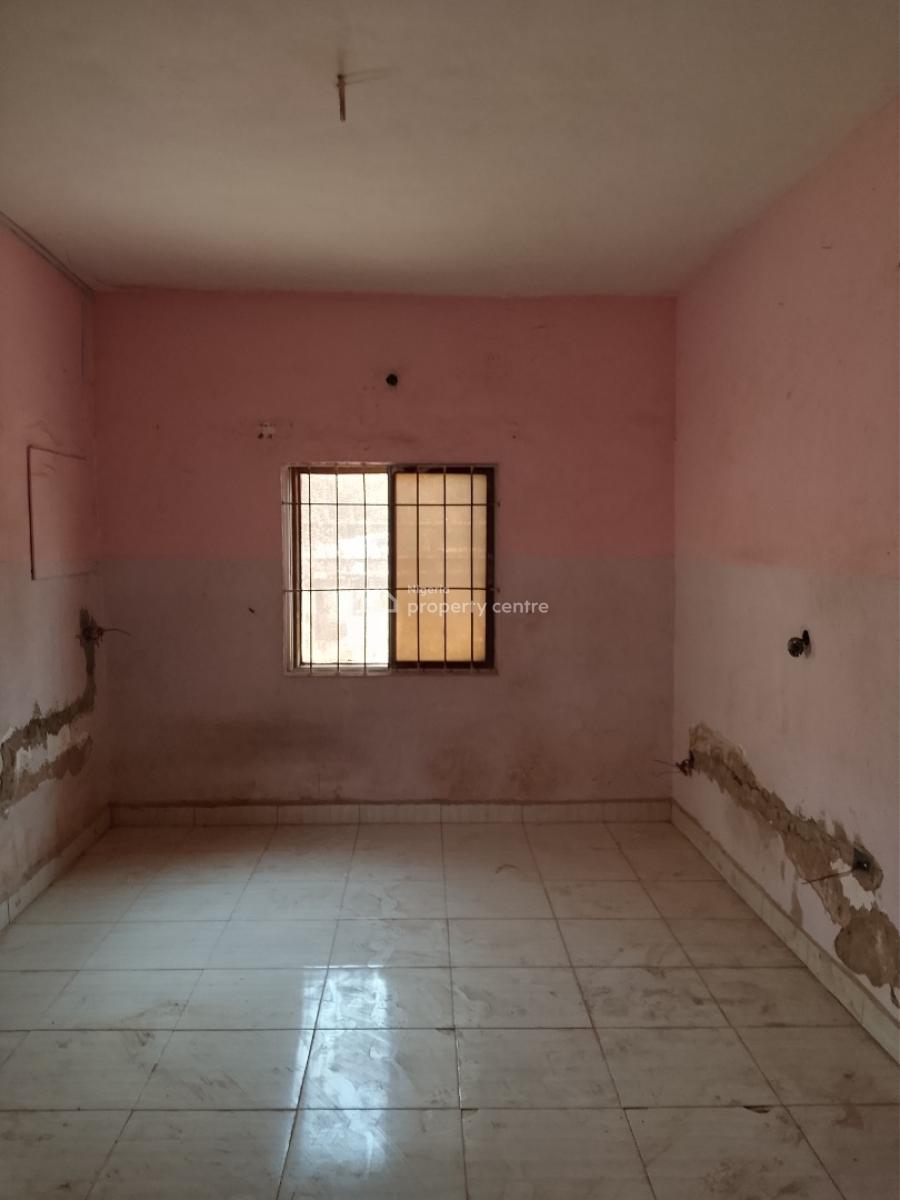 a Strategic Massive Apartment, Close Wuse District Hospital, Zone 3, Wuse, Abuja, Flat / Apartment for Rent