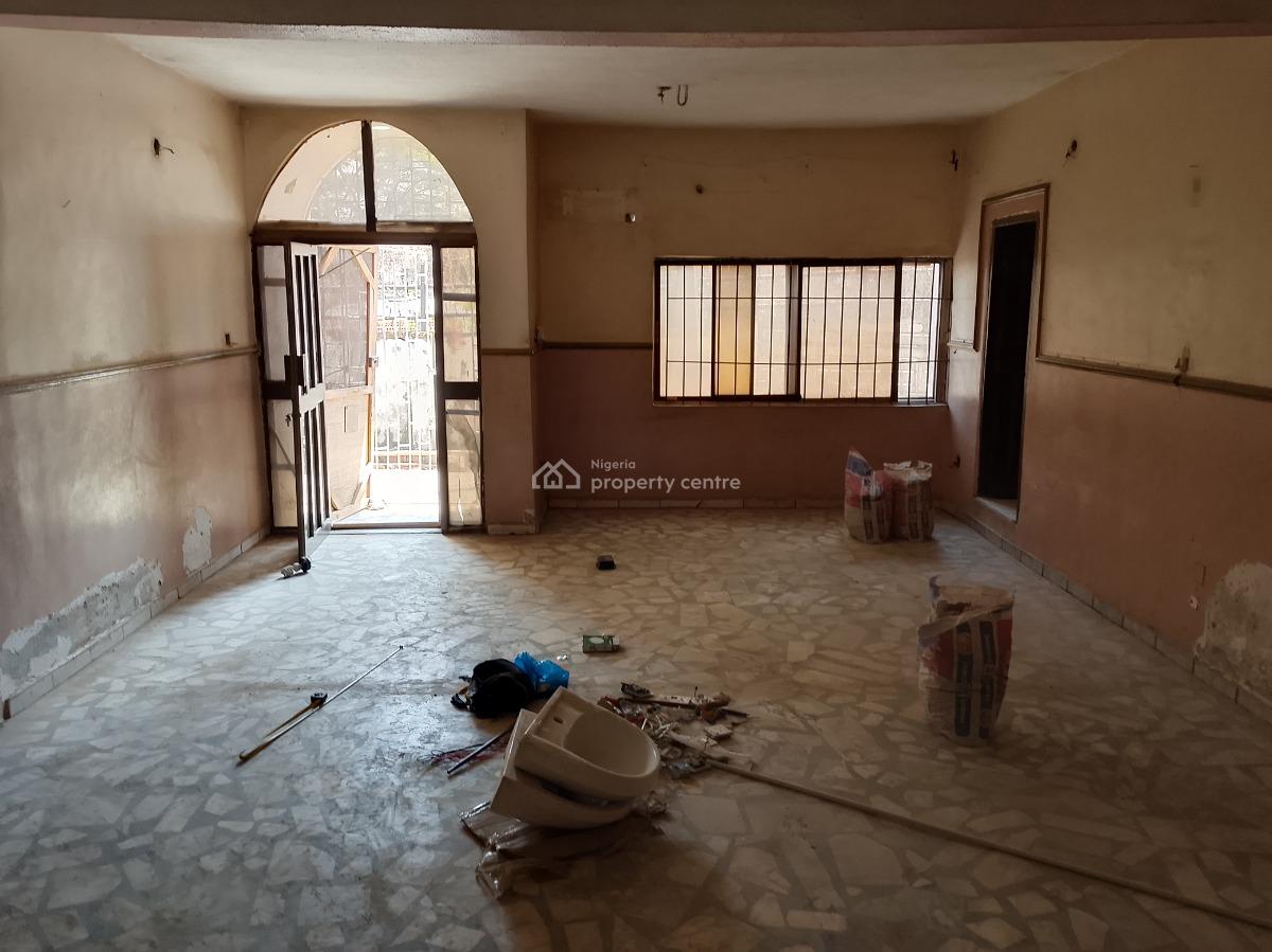 a Strategic Massive Apartment, Close Wuse District Hospital, Zone 3, Wuse, Abuja, Flat / Apartment for Rent