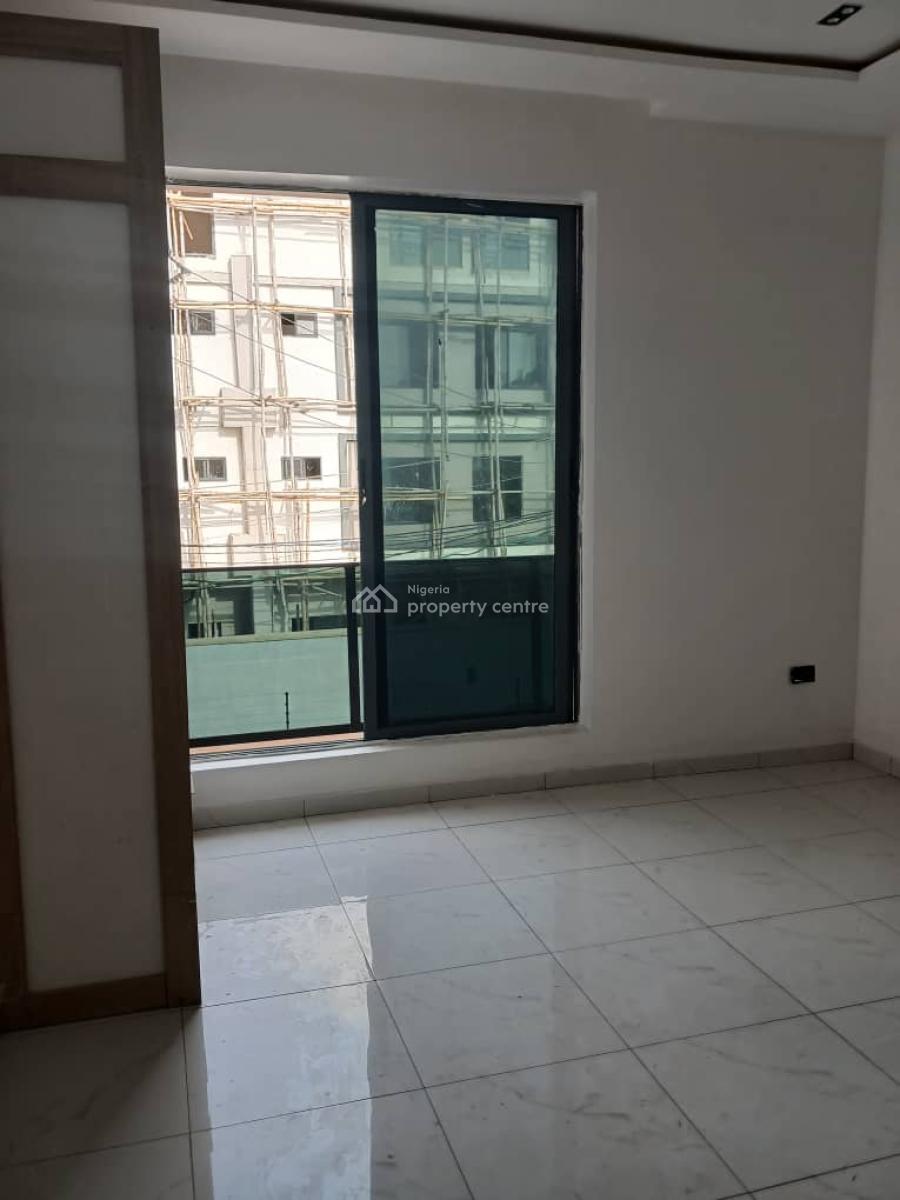 Spacious 3 Bedrooms Apartment with Bq, Exclusive Stairway and a Pool, Ikate, Lekki, Lagos, Flat / Apartment for Rent