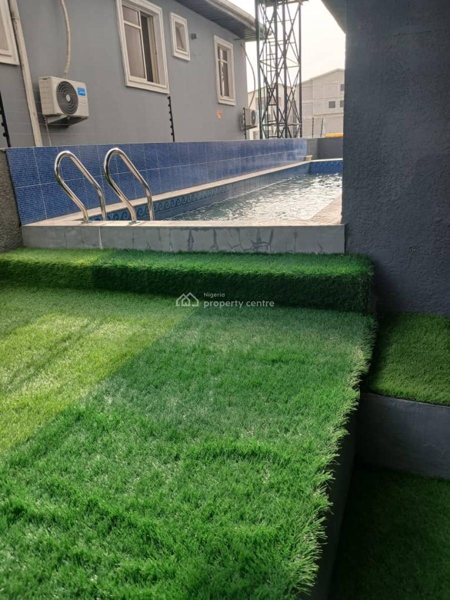 Spacious 3 Bedrooms Apartment with Bq, Exclusive Stairway and a Pool, Ikate, Lekki, Lagos, Flat / Apartment for Rent