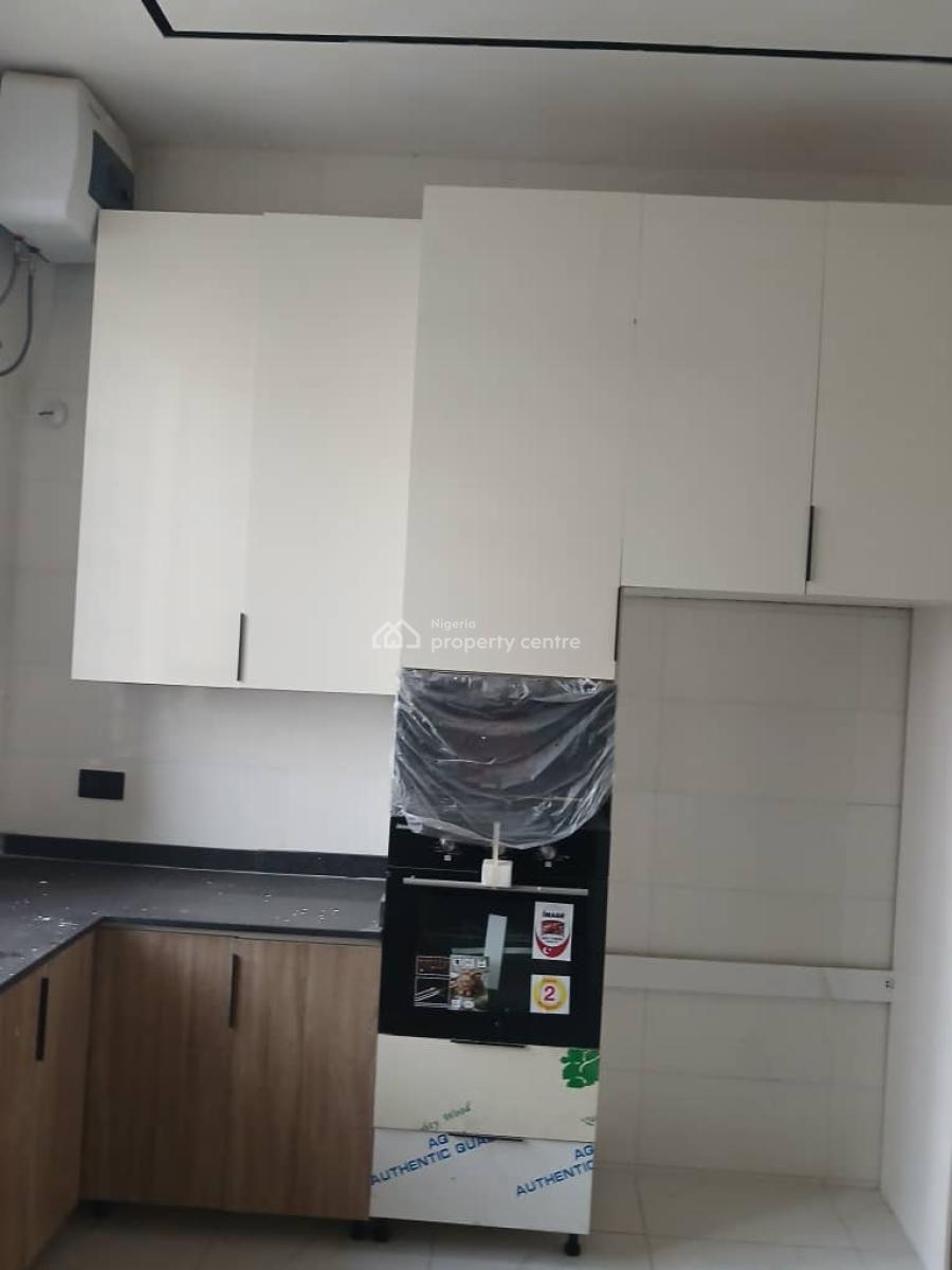 Spacious 3 Bedrooms Apartment with Bq, Exclusive Stairway and a Pool, Ikate, Lekki, Lagos, Flat / Apartment for Rent