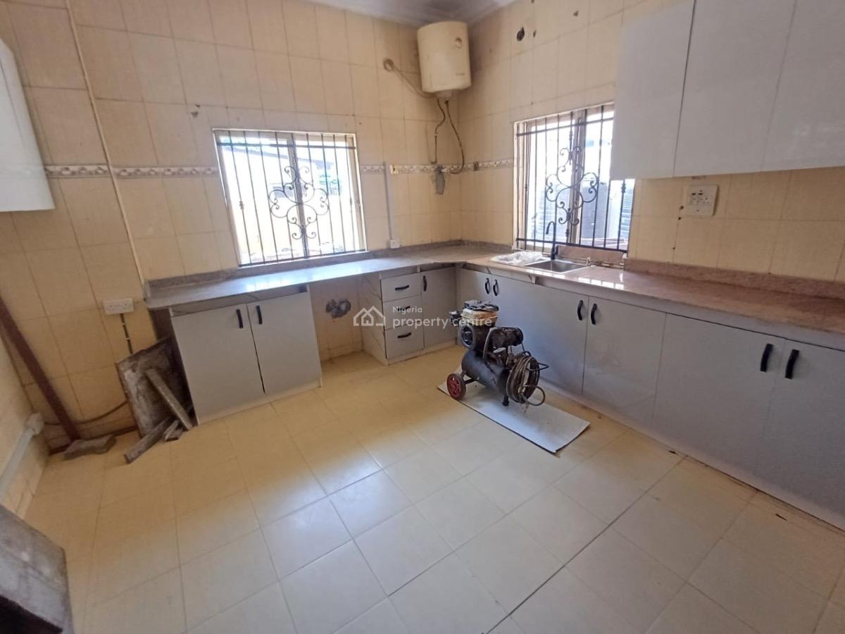 Spacious Renovated 3 Bedroom with Bq, Fully Serviced, Phase 1, Lekki Phase 1, Lekki, Lagos, Flat / Apartment for Rent