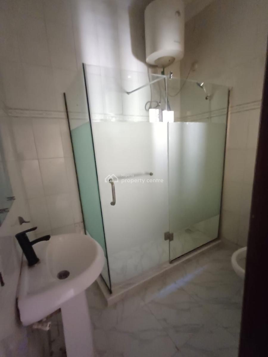 Spacious Renovated 3 Bedroom with Bq, Fully Serviced, Phase 1, Lekki Phase 1, Lekki, Lagos, Flat / Apartment for Rent