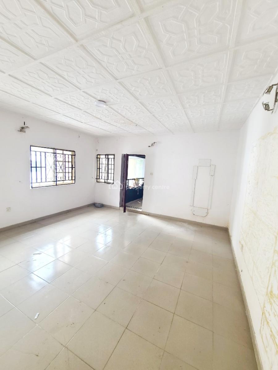 Newly Renovated 3 Bedroom Flat Upstairs, Bera Estate, Chevron Drive, Lekki, Lagos, Flat / Apartment for Rent