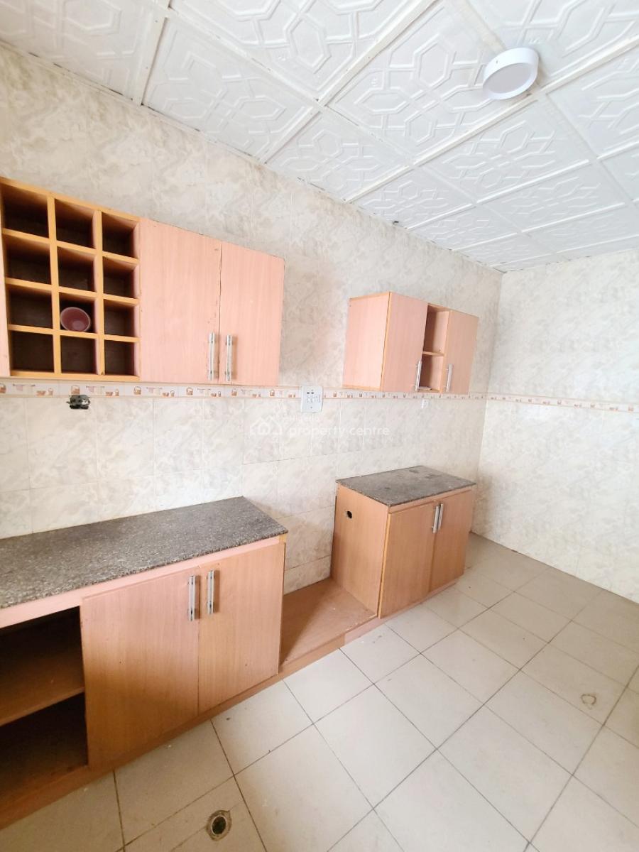 Newly Renovated 3 Bedroom Flat Upstairs, Bera Estate, Chevron Drive, Lekki, Lagos, Flat / Apartment for Rent