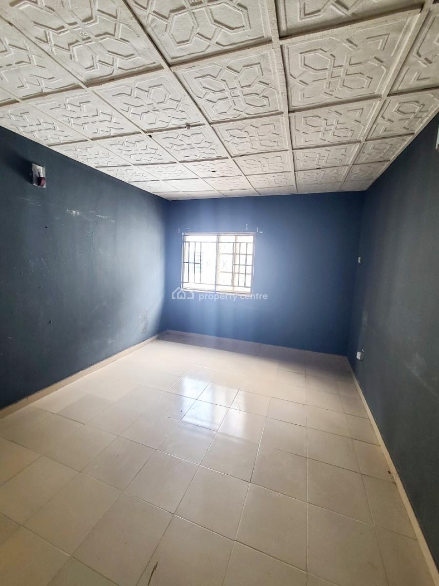 Newly Renovated 3 Bedroom Flat Upstairs, Bera Estate, Chevron Drive, Lekki, Lagos, Flat / Apartment for Rent