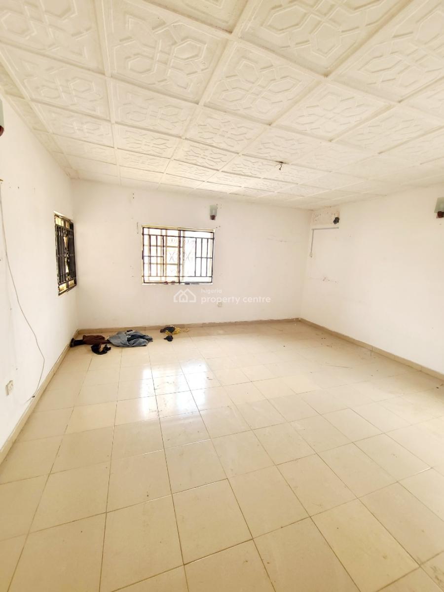 Newly Renovated 3 Bedroom Flat Upstairs, Bera Estate, Chevron Drive, Lekki, Lagos, Flat / Apartment for Rent