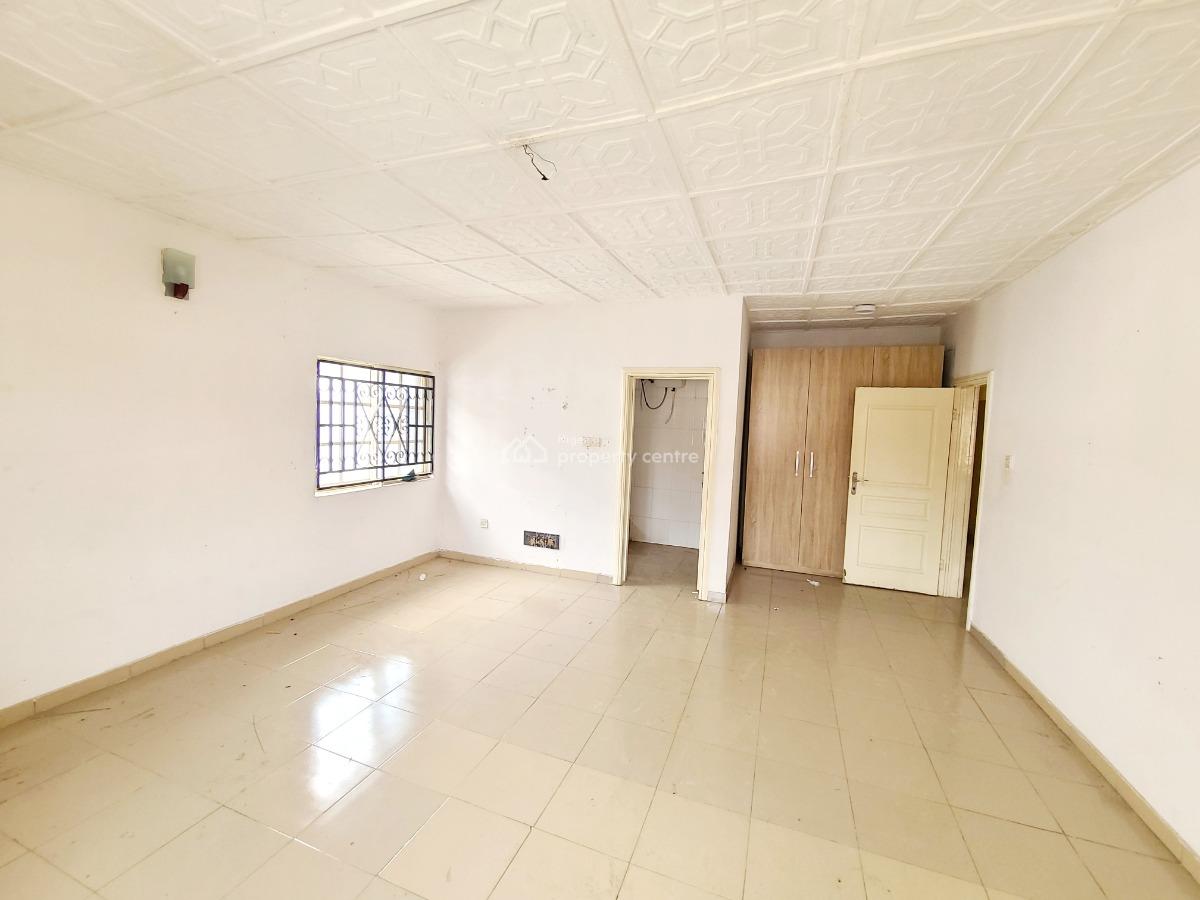 Newly Renovated 3 Bedroom Flat Upstairs, Bera Estate, Chevron Drive, Lekki, Lagos, Flat / Apartment for Rent