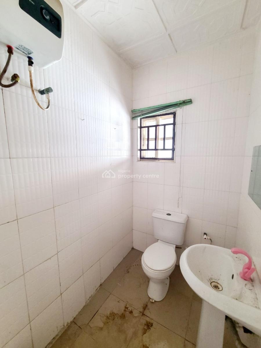 Newly Renovated 3 Bedroom Flat Upstairs, Bera Estate, Chevron Drive, Lekki, Lagos, Flat / Apartment for Rent