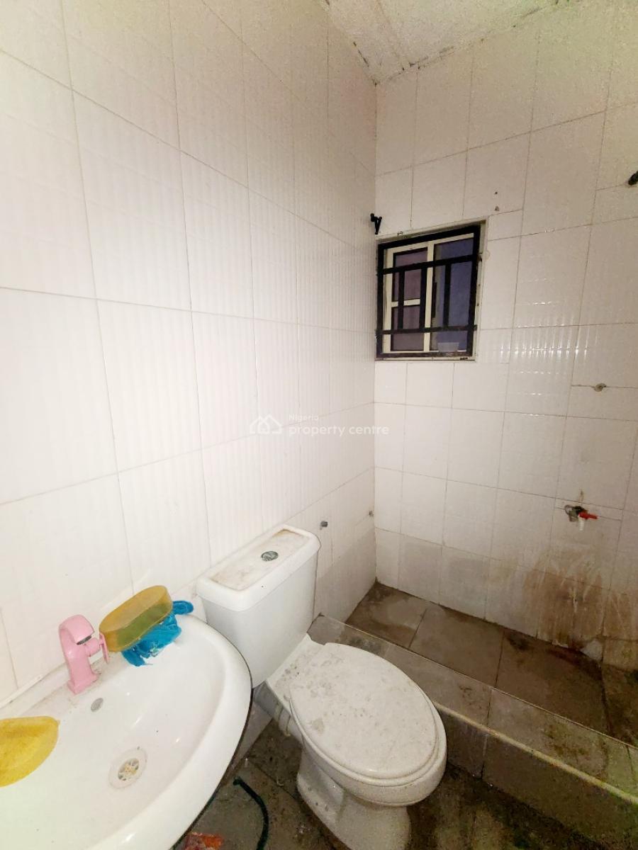 Newly Renovated 3 Bedroom Flat Upstairs, Bera Estate, Chevron Drive, Lekki, Lagos, Flat / Apartment for Rent