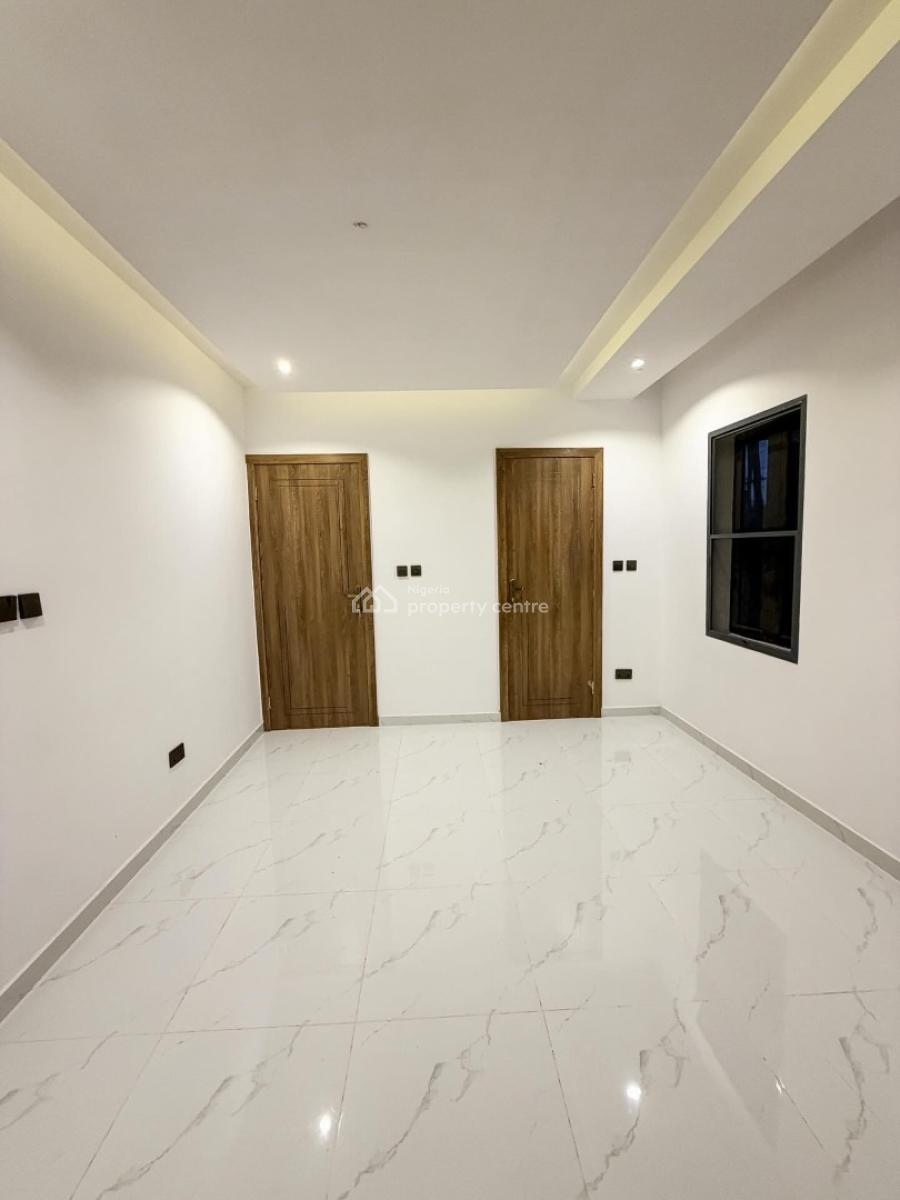 Specious 2 Bedrooms Apartment with Bq Available, Ikate, Lekki, Lagos, Flat / Apartment for Sale