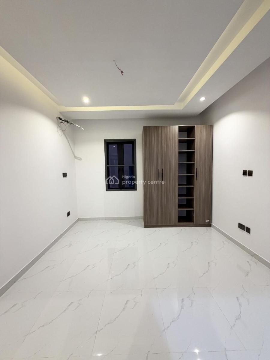 Specious 2 Bedrooms Apartment with Bq Available, Ikate, Lekki, Lagos, Flat / Apartment for Sale