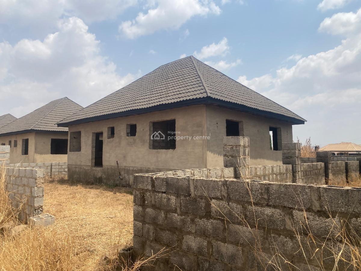 Distress and Spacious 3 Bedroom Bungalow, Opposite Immigration Hq, G.r.a Gbessa Off Airport Road, Kyami, Abuja, Detached Bungalow for Sale