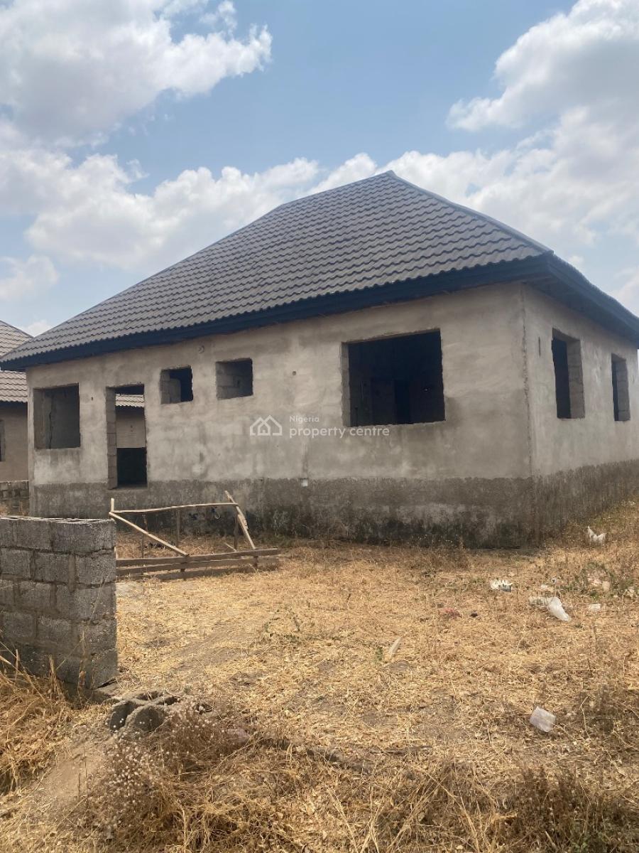 Distress and Spacious 3 Bedroom Bungalow, Opposite Immigration Hq, G.r.a Gbessa Off Airport Road, Kyami, Abuja, Detached Bungalow for Sale