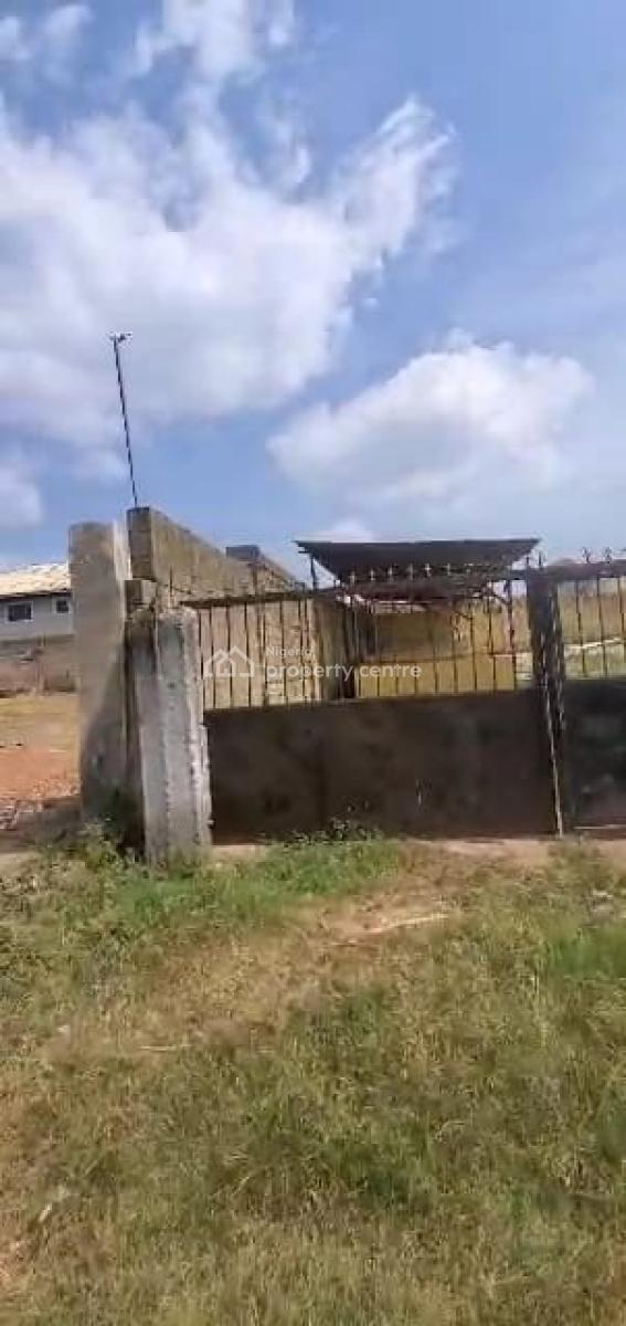 a Standard Commercial Plot Facing The Express, Oloogbo, Ologuneru-ido Road, Eleyele, Ibadan, Oyo, Commercial Land for Sale