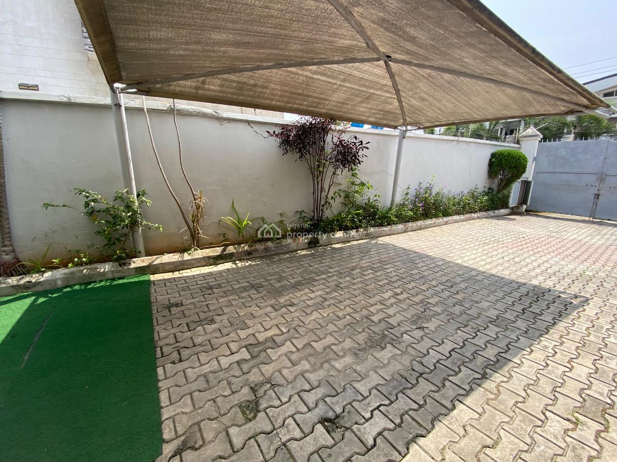 Distress : 5 Bed Duplex with 2 Rooms Bq , Laundry Room and Gate Hou, Lekki Phase 1, Lekki, Lagos, Detached Duplex for Sale