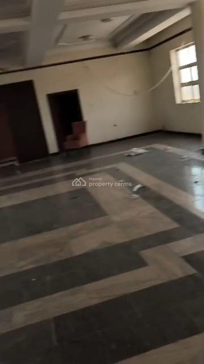 an 18 Rooms Hotel, Ashi-bodija, Old Bodija, Ibadan, Oyo, Hotel / Guest House for Sale