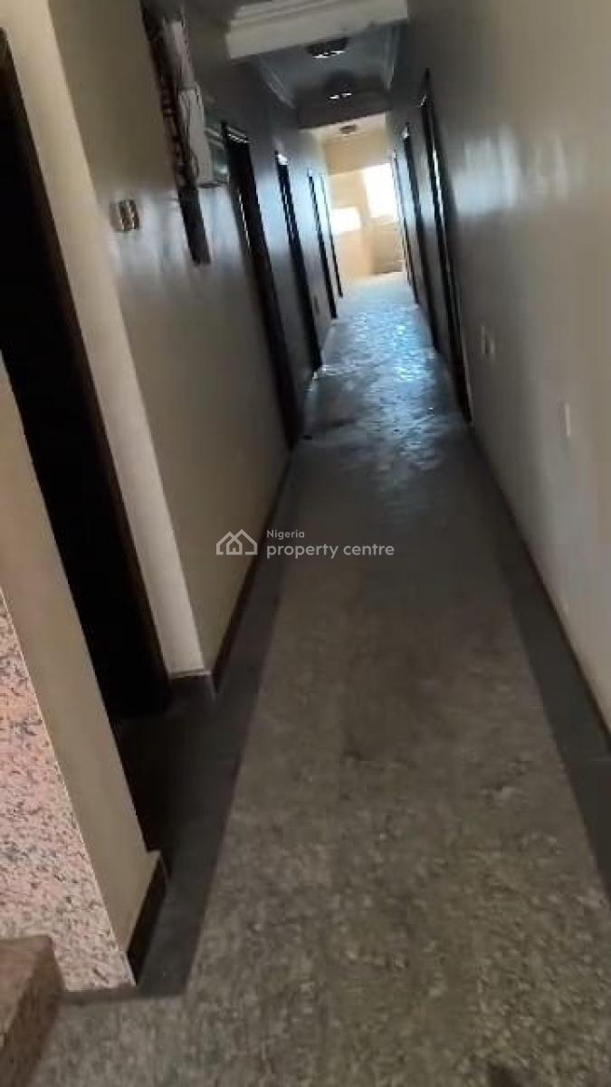 an 18 Rooms Hotel, Ashi-bodija, Old Bodija, Ibadan, Oyo, Hotel / Guest House for Sale