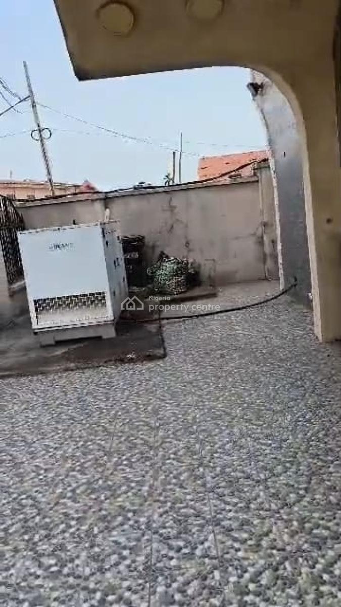 an 18 Rooms Hotel, Ashi-bodija, Old Bodija, Ibadan, Oyo, Hotel / Guest House for Sale