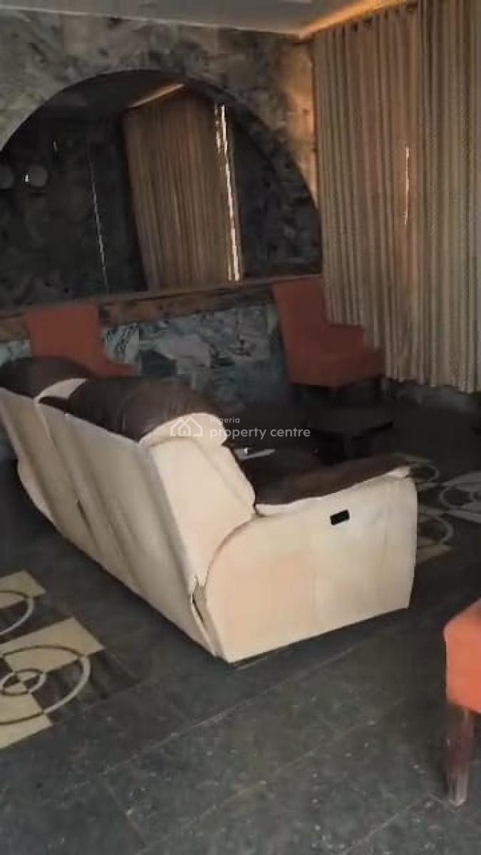 an 18 Rooms Hotel, Ashi-bodija, Old Bodija, Ibadan, Oyo, Hotel / Guest House for Sale