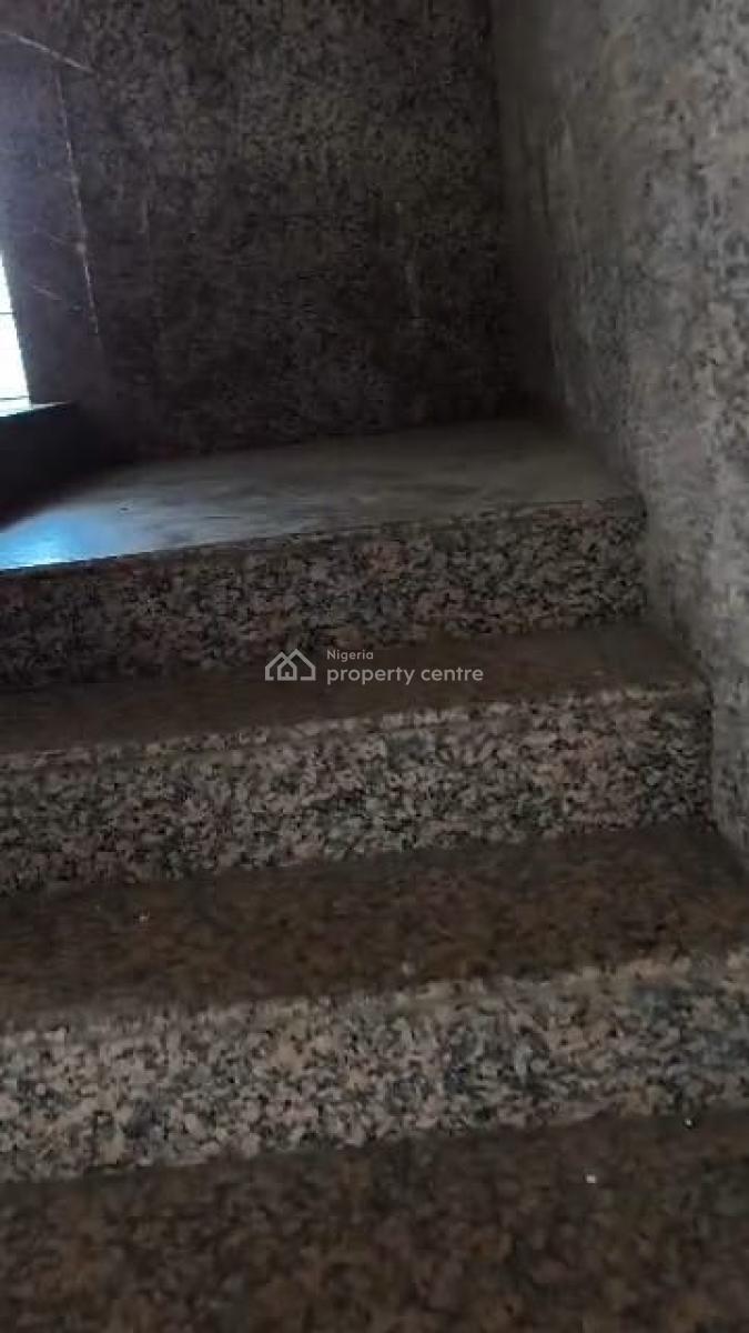 an 18 Rooms Hotel, Ashi-bodija, Old Bodija, Ibadan, Oyo, Hotel / Guest House for Sale