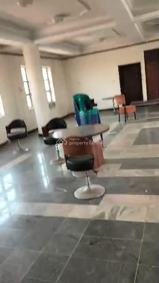 an 18 Rooms Hotel, Ashi-bodija, Old Bodija, Ibadan, Oyo, Hotel / Guest House for Sale