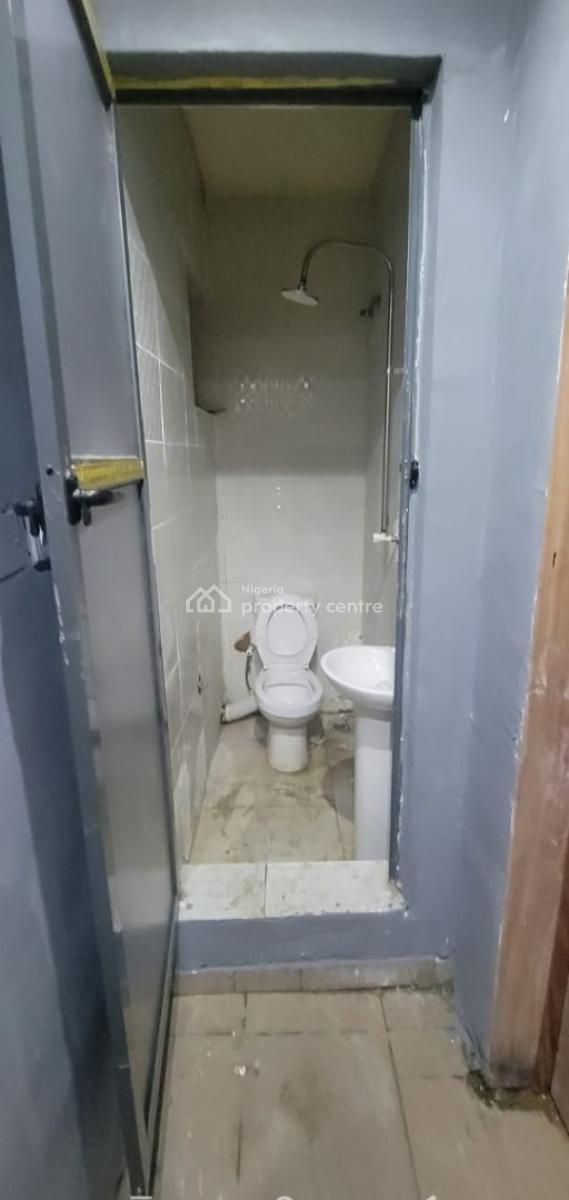 a Spacious 3 Bedroom Flat, Gra Phase 2, Magodo, Lagos, Flat / Apartment for Rent