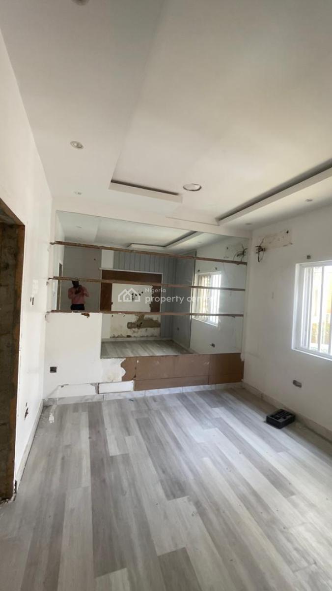 Upper-floor Commercial Space, Lekki Phase 1, Lekki, Lagos, Commercial Property for Rent