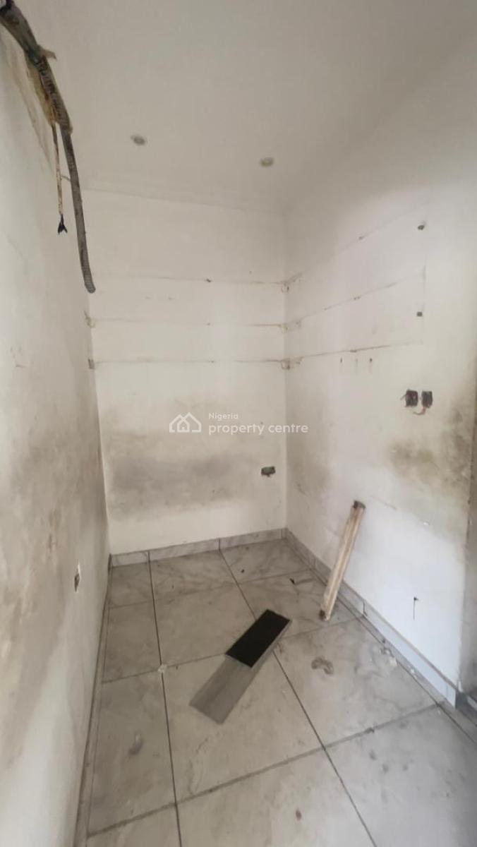 Upper-floor Commercial Space, Lekki Phase 1, Lekki, Lagos, Commercial Property for Rent