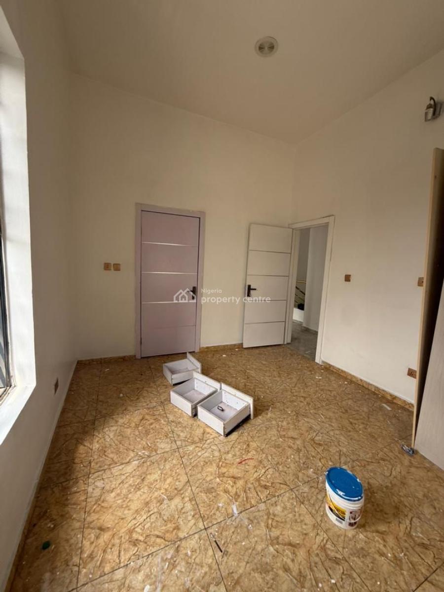 Standard Single Room in a Duplex Shared Apt (upstairs), Orchid Road, Lekki, Lagos, Self Contain (single Rooms) for Rent