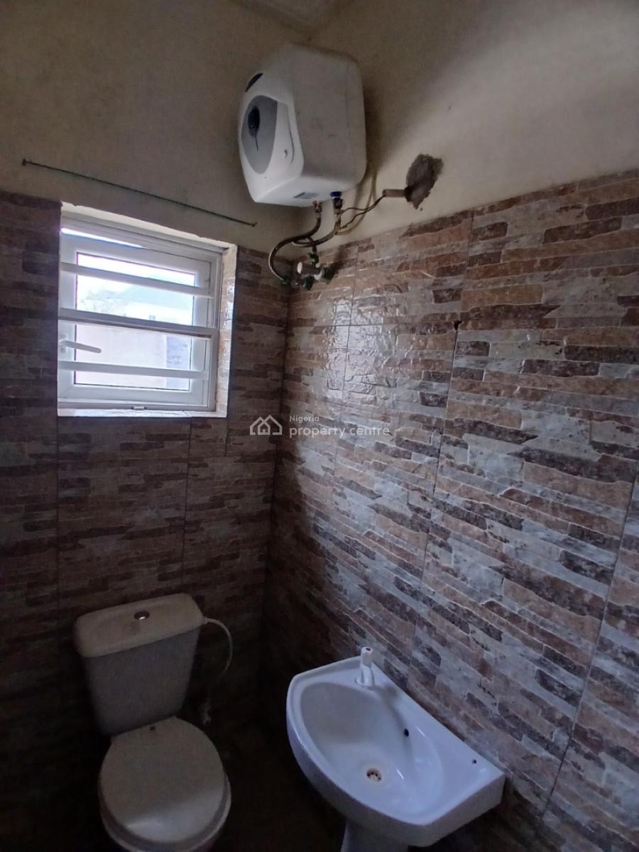 a Spacious 2 Bedroom Flat, Abraham Adesanya, Lekki Phase 2, Lekki, Lagos, Flat / Apartment for Rent