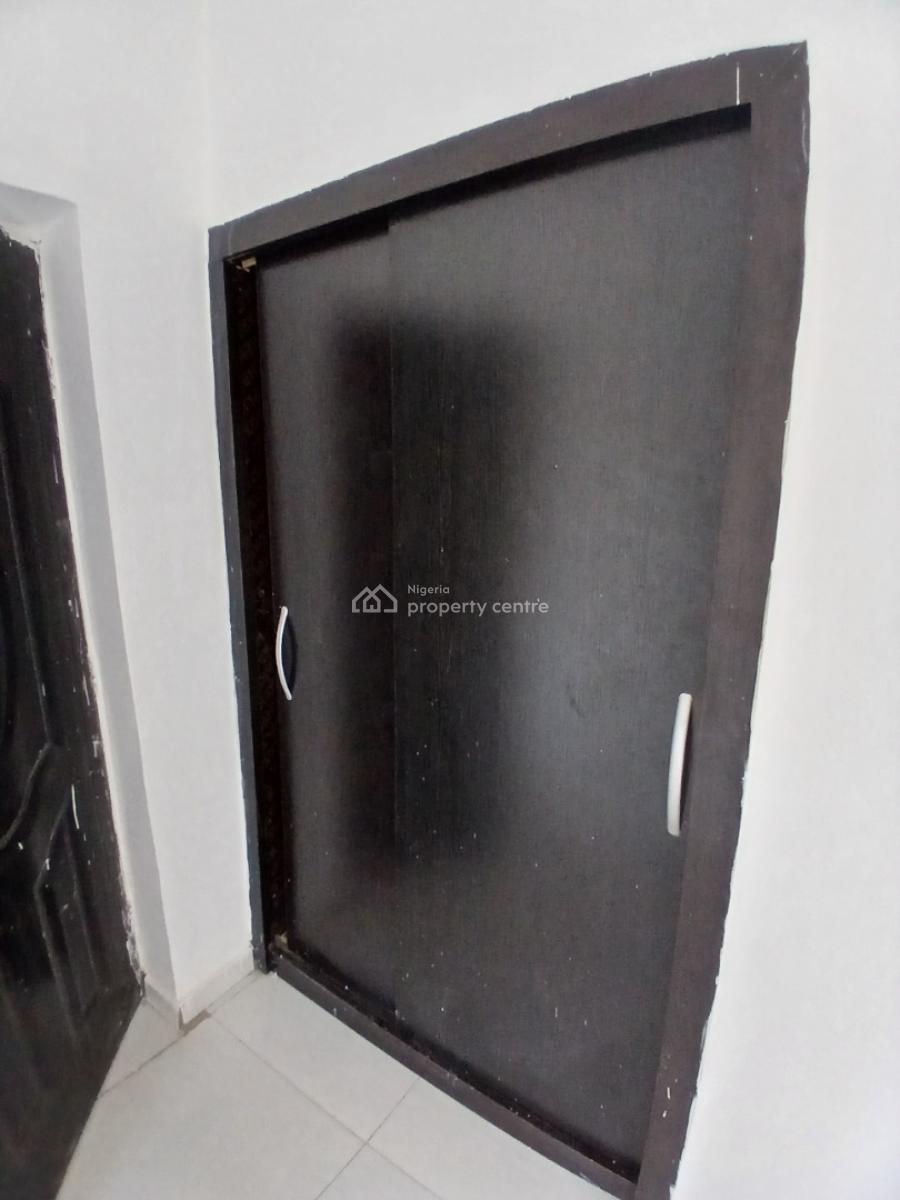 a Spacious 2 Bedroom Flat, Abraham Adesanya, Lekki Phase 2, Lekki, Lagos, Flat / Apartment for Rent