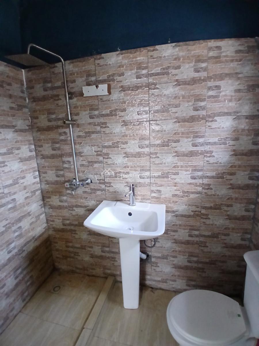 a Spacious 2 Bedroom Flat, Abraham Adesanya, Lekki Phase 2, Lekki, Lagos, Flat / Apartment for Rent