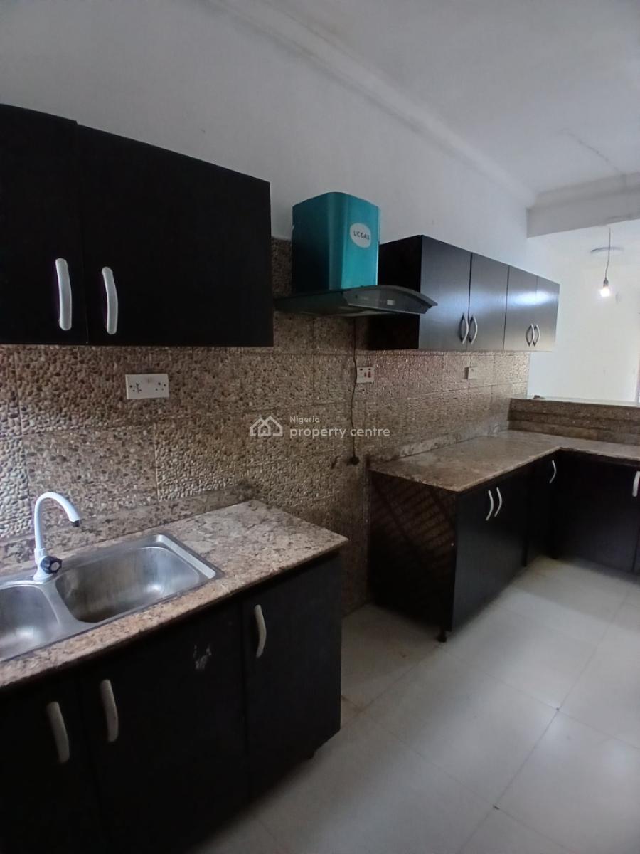 a Spacious 2 Bedroom Flat, Abraham Adesanya, Lekki Phase 2, Lekki, Lagos, Flat / Apartment for Rent