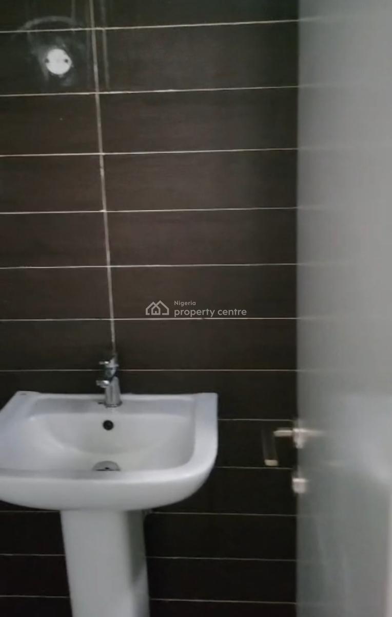 Decent 3 Bedroom Apartment Upstairs, Anthony, Maryland, Lagos, House for Rent