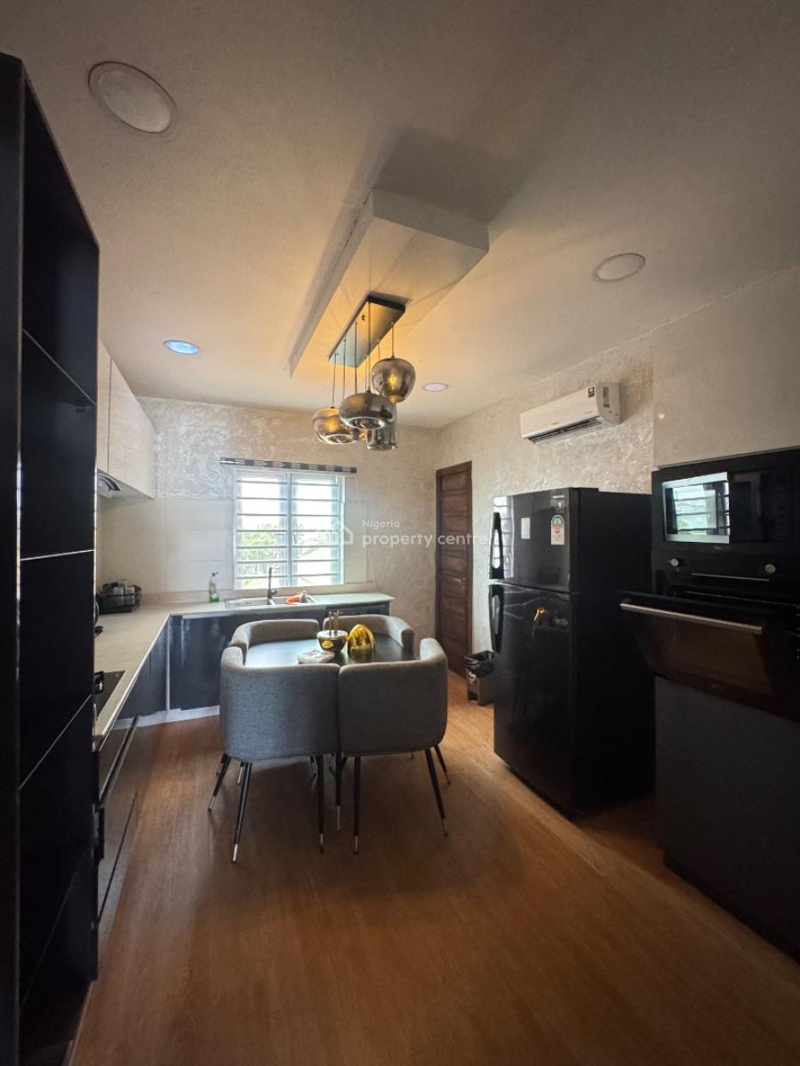 Three (3) Bedroom Penthouse with Bq, Lekki Phase 1, Lekki, Lagos, Flat / Apartment for Rent